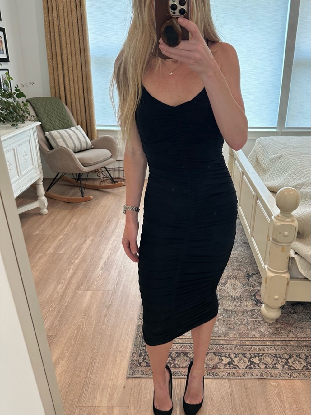 Black Ruched Body-con Dress - Picture 3 of 6